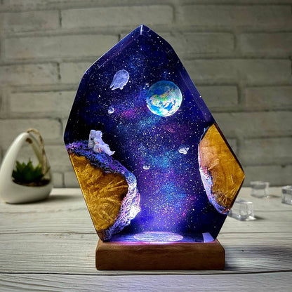 Galaxie-Nachtlicht aus Harz und Holz mit RGB-Sockel