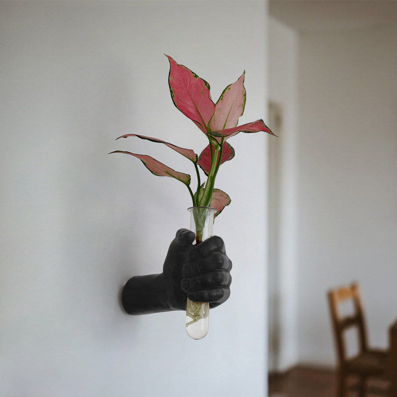 Jarrón de pared escultura mano, vidrio y metal