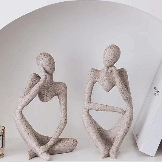 Scultura di figura in meditazione in resina, 13 cm