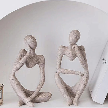 Scultura di figura in meditazione in resina, 13 cm