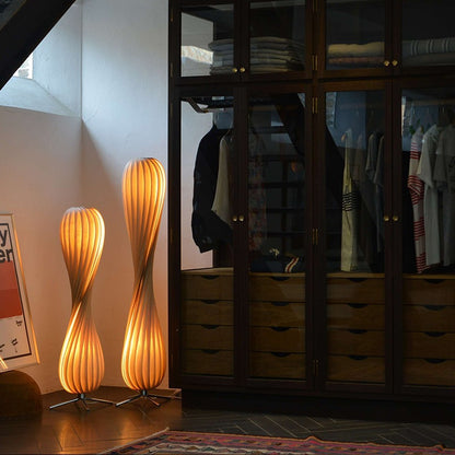 Nordische LED-Tischlampe aus Holzfurnier