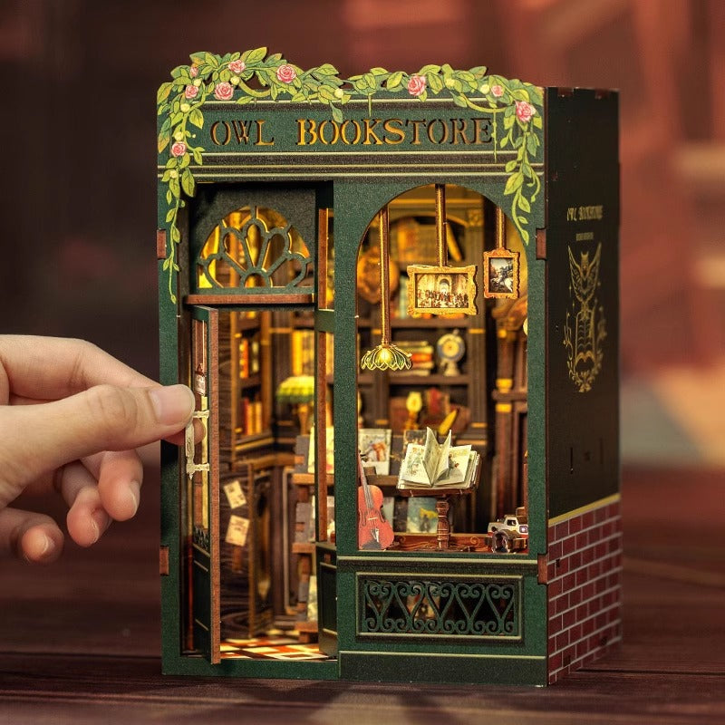 Maison miniature serre-livres, modèle 3D en bois