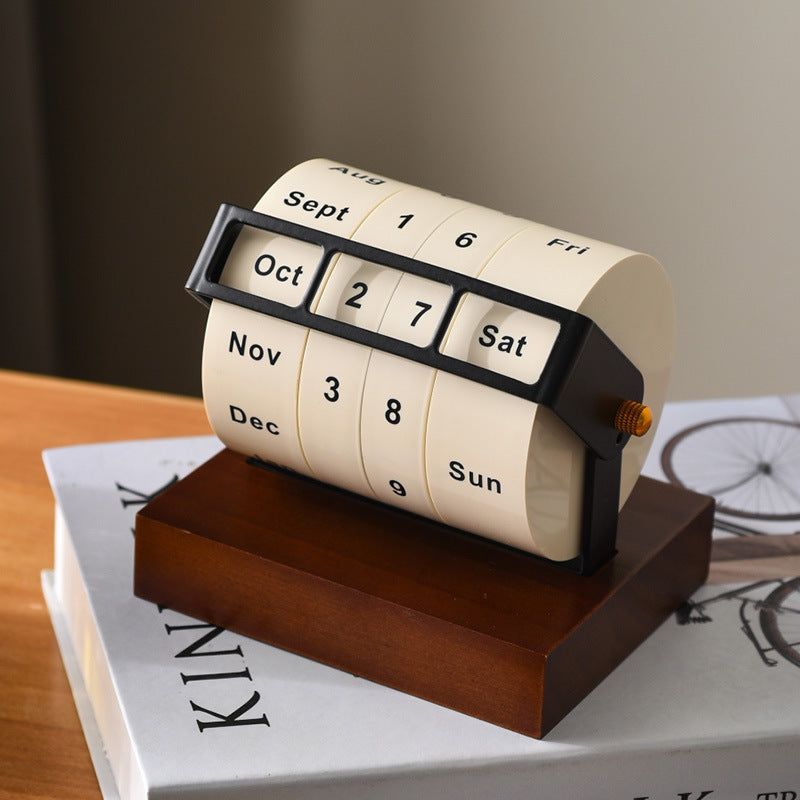 Perpetual desk calendar with a machined aluminium wheel