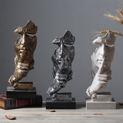Abstrakte ruhende Figur aus Kunstharz